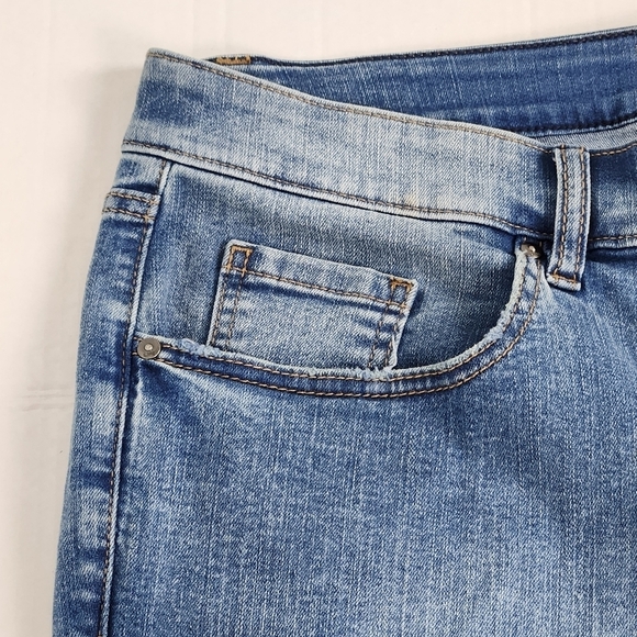 NWT Lane Bryant High-Rise Signature Fit Blue Pedal Jeans Size 16 - Picture 5 of 11